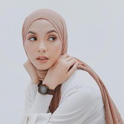 5 Inspirasi Outfit Minimalis ala Fita Wulansari, Gak Melulu Hitam Putih!