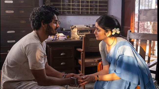 Kisruh Jihad Cinta, Seruan Boikot Netflix Menggema di India Seruan boikot Netflix menggema di India setelah serial A Suitable Boy memicu kontroversi karena mengandung adegan yang disebut-sebut sebagai jihad cinta.