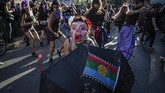 FOTO: Aksi Anti Kekerasan Perempuan di Penjuru Dunia Para aktivis perempuan di dunia mendesak seluruh pemerintah lebih tegas dan responsif menangani kasus kekerasan terhadap wanita.