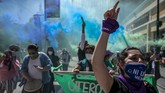 FOTO: Aksi Anti Kekerasan Perempuan di Penjuru Dunia Para aktivis perempuan di dunia mendesak seluruh pemerintah lebih tegas dan responsif menangani kasus kekerasan terhadap wanita.