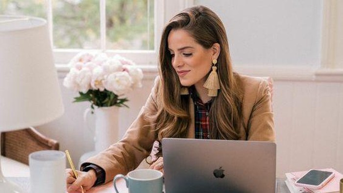 Alasan Wanita Lebih Bahagia Punya Penghasilan Sendiri Setelah Menikah