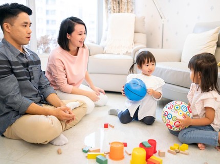 Permainan Bola Besar dan Kecil, Mana yang Cocok untuk Pertumbuhan Balita?