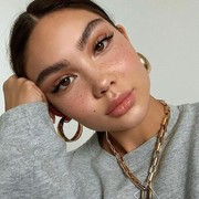 Beauty Hacks Bikin Freckles Tiruan ala MUA Pro: Cantik Buat Foto di Instagram!