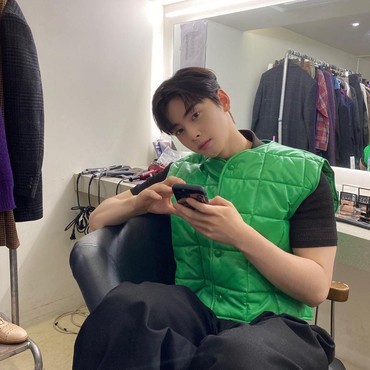 Beri Tatapan Maut, Cha Eun Woo Malah Disebut Mirip Ojek Online
