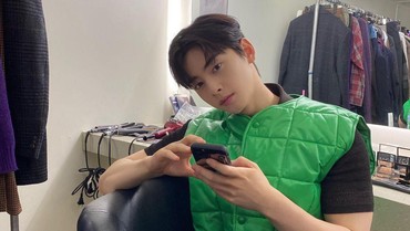 img-title Beri Tatapan Maut, Cha Eun Woo Malah Disebut Mirip Ojek Online
