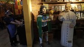 FOTO: Maradona Meninggal, Dunia pun Berduka Penggemar sepak bola di berbagai dunia ikut berduka menyusul kematian legenda Argentina Diego Maradona.