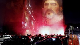 FOTO: Maradona Meninggal, Dunia pun Berduka
