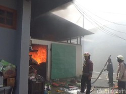 Gudang Kain di Tulungagung Terbakar, Kerugian Ditaksir Rp 500 Juta