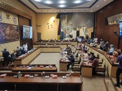 Komisi II DPR Rapat Kerja dengan Mendagri-KPU Bahas Data Pemilih Pilkada 2020
