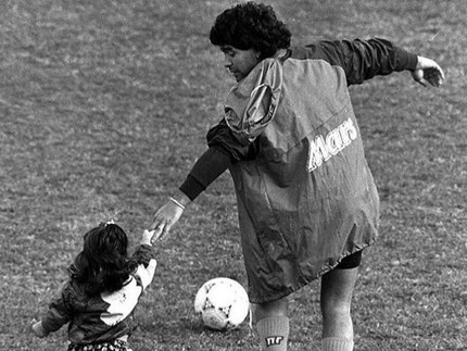 Maradona Meninggal, Sang Putri Ungkap Narkoba Hancurkan Hidup Ayahnya