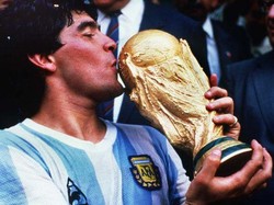 Maaf, Jersey Tangan Tuhan Diego Maradona Ini Tidak Dijual