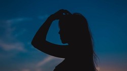 Wajahnya Bikin Heran Petugas, Wanita Ini Diminta Hapus Riasan di Bandara China