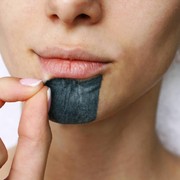 Simak 3 Alasan untuk Tidak Memencet Komedo mu Sendiri!