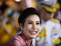 FOTO: Selir Sineenat Diangkat Jadi Ratu Kedua Thailand