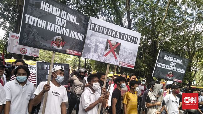 Puluhan Orang Di Medan Kembali Demo Tolak Kedatangan Rizieq