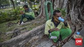 FOTO: Nasi Kuning Pandemi Rp3.000 di Jakarta Seorang pengusaha berinisiatif membuka warung nasi kuning murah Rp3.000,- khusus bagi mereka yang membutuhkan makanan terjangkau selama pandemi.