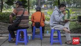 FOTO: Nasi Kuning Pandemi Rp3.000 di Jakarta Seorang pengusaha berinisiatif membuka warung nasi kuning murah Rp3.000,- khusus bagi mereka yang membutuhkan makanan terjangkau selama pandemi.