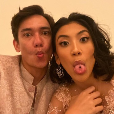 Siap Nikah, Ini Kemesraan Adipati Dolken dan Canti Tachril