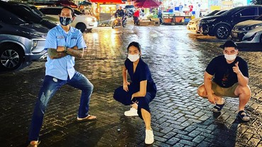 img-title Nongkrong Bareng Renatta dan Arnold, Chef Juna Disebut Mirip Sopir Taksi