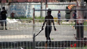 Serang Mako Brimob, Massa Lukas Enembe Bawa Panah dan Senjata Tajam