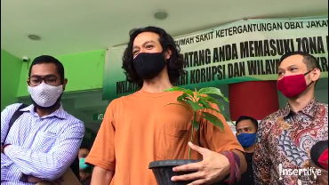 img-title Dwi Sasono Terharu Akhirnya Bebas Usai Rehabilitasi di RSKO