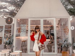 Ketika Istri Ketiga Kiwil Sibuk Pamer Harta