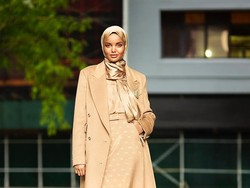 Dulu Pensiun karena Agama, Model Berhijab Halima Aden Comeback