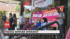 VIDEO: Karangan Bunga untuk Rizieq Shihab Penuhi Halaman RS