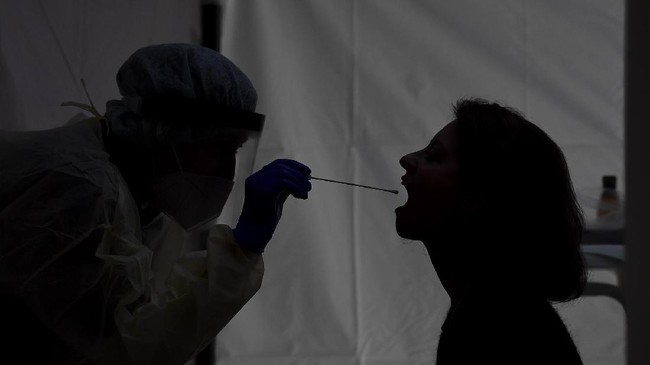 Pemerintah Jerman memerintahkan menutup seluruh sekolah, pertokoan non-esensial, dan salon akibat lonjakan baru kasus virus corona.