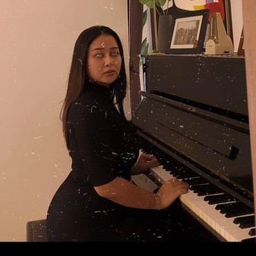 Mata Menyeramkan Mutia Ayu di Foto Ini Bikin Netizen Ketakutan