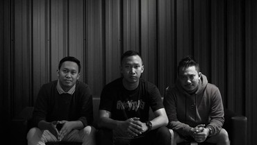 Lirik Lagu Menepi - Ngatmombilung
