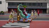 FOTO: New York Nekat Gelar Parade Thanksgiving saat Pandemi Kota New York tetap menggelar parade Thanksgiving di masa pandemi Covid-19, Kamis (26/7), namun tak seramai tahun-tahun sebelumnya.