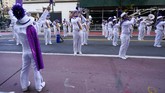 FOTO: New York Nekat Gelar Parade Thanksgiving saat Pandemi Kota New York tetap menggelar parade Thanksgiving di masa pandemi Covid-19, Kamis (26/7), namun tak seramai tahun-tahun sebelumnya.