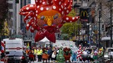 FOTO: New York Nekat Gelar Parade Thanksgiving saat Pandemi Kota New York tetap menggelar parade Thanksgiving di masa pandemi Covid-19, Kamis (26/7), namun tak seramai tahun-tahun sebelumnya.