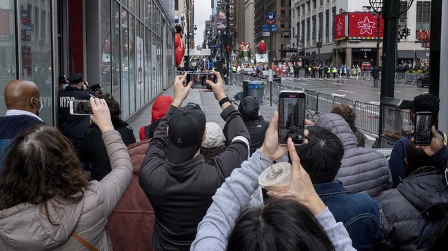 FOTO: New York Nekat Gelar Parade Thanksgiving saat Pandemi