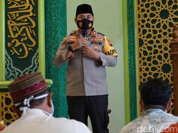 Khotbah Jumat, Bhabinkamtibmas di Mojokerto Ajak Masyarakat Jaga Persatuan