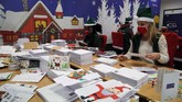 FOTO: Sejarah Munculnya Tradisi 'Surat untuk Santa Claus' Setiap Hari Natal, ribuan anak beramai-ramai menuliskan surat untuk Santa Claus. Bagaimana tradisi ini dimulai?