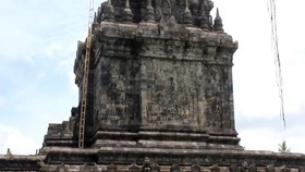 VIDEO: Antisipasi Abu Merapi, Candi Mendut Ditutup Terpal