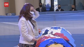 VIDEO: Wapres Argentina Letakkan Rosario ke Peti Maradona