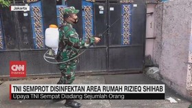 VIDEO: TNI Semprot Desinfektan Area Rumah Rizieq Shihab