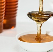 5 Manfaat Madu untuk Kecantikan, Bisa Mengatasi Jerawat Juga!