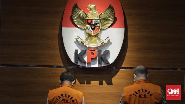 KPK menerbitkan peringatan kepada masyarakat atas dugaan pemerasan pihak tak bertanggung jawab dengan mencatut nama pejabat lembaga antirasuah tersebut.