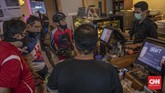 FOTO : Gowes Sepeda Keliling Mal di Jakarta Sebuah pusat perbelanjaan di kawasan Jakarta Selatan menyedikan layanan bersepeda keliling mal untuk menarik minat pengunjung yang berkurang selama pandemi.