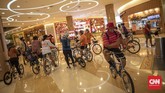 FOTO : Gowes Sepeda Keliling Mal di Jakarta Sebuah pusat perbelanjaan di kawasan Jakarta Selatan menyedikan layanan bersepeda keliling mal untuk menarik minat pengunjung yang berkurang selama pandemi.