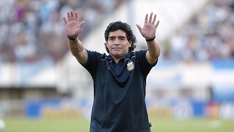 Diego Maradona BUENOS AIRES, BUENOS AIRES - MARCH 28: Argentine manager Diego Maradona waves to the fans prior to the 2010 FIFA World Cup South African qualifier match between Argentina and Venezuela at River Plate Stadium on March 28, 2009 in Buenos Aires, Argentina. (Photo by Photogamma/Getty Images)