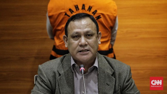 Ketua KPK Firli Bahuri dinilai mengikis budaya egaliter, kesederhanaan, hingga kritis yang telah tertanam sejak lembaga antirasuah tersebut berdiri.