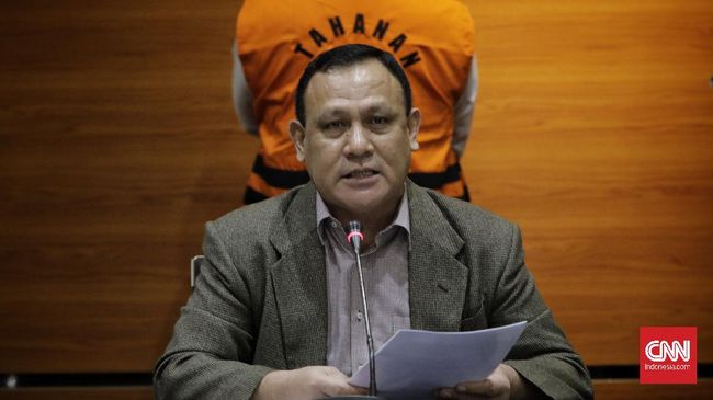 Firli: Pemeriksaan Tersangka Tak Ada Istilah Berlebihan Ketua KPK Firli Bahuri menegaskan bahwa pihaknya tak mengenal istilah berlebihan dalam memeriksa tersangka atau pihak yang terjerat kasus korupsi.