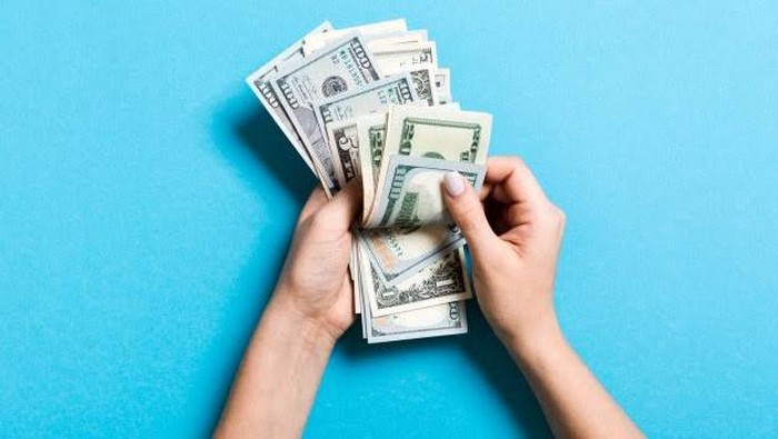 Kamu Tim yang Wajib Tahu Berapa Gaji Pasangan atau Tutup Mata Aja, Sampai Resmi Menikah Nanti? Kamu Tim yang Wajib Tahu Berapa Gaji Pasangan atau Tutup Mata Aja, Sampai Resmi Menikah Nanti?