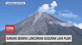 VIDEO: Gunung Semeru Luncurkan Guguran Lava Pijar