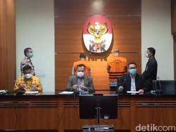 Dipimpin Firli Bahuri, KPK Pamerkan Walkot Cimahi Pakai Baju Tahanan